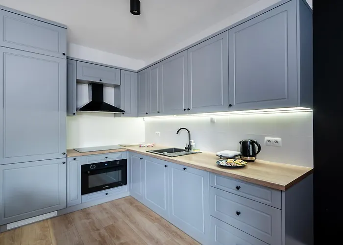 Urban Elegance Bliss By Bookinghost *